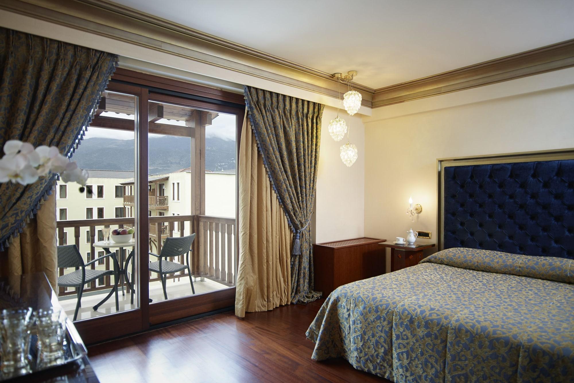 Grand Serai Congress And Spa Ioannina Exterior foto A room at the hotel