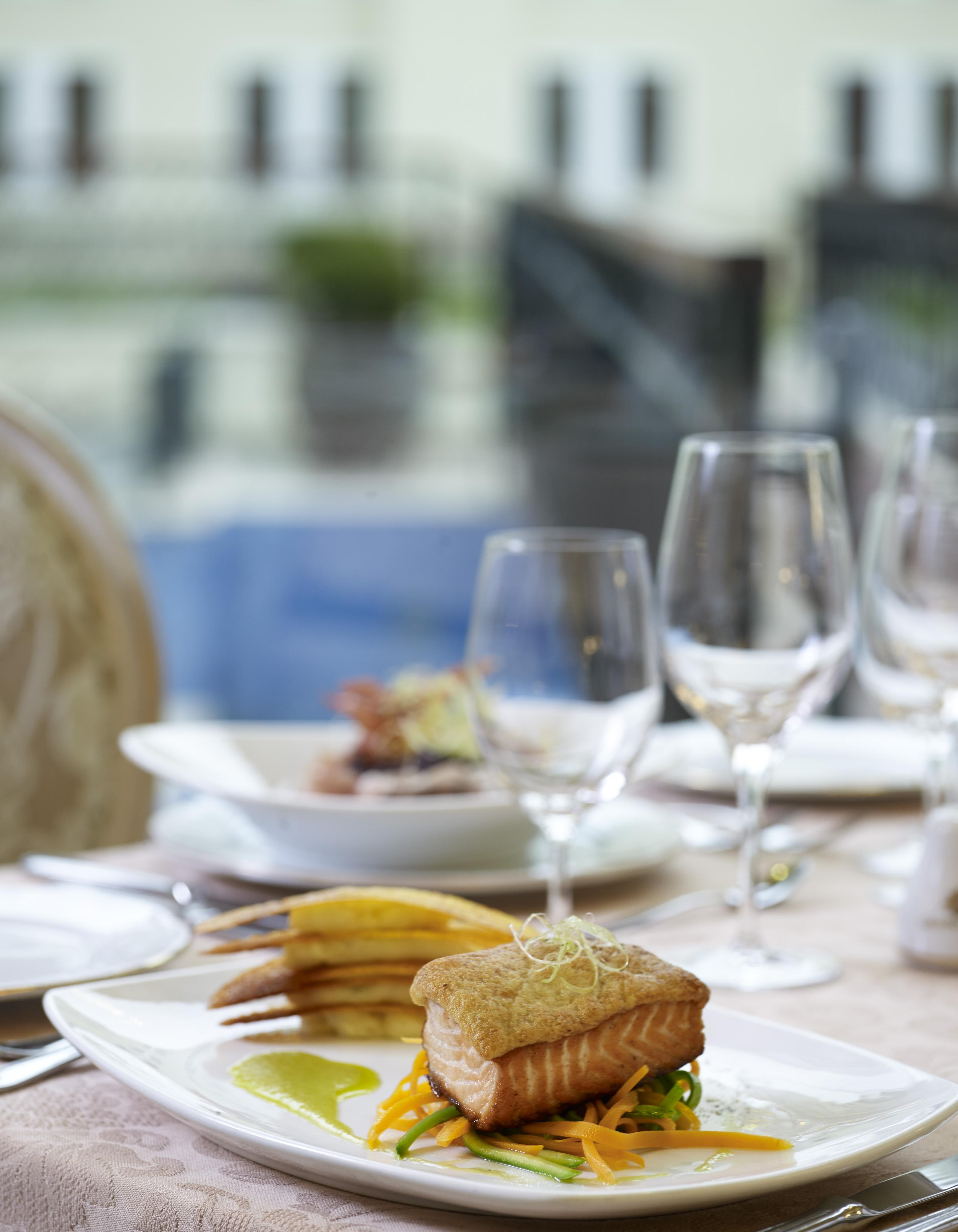 Grand Serai Congress And Spa Ioannina Exterior foto A table set for a meal