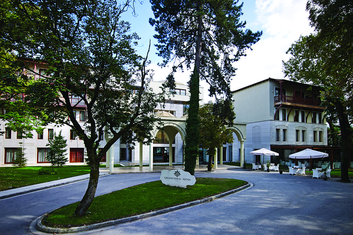 Grand Serai Congress And Spa Ioannina Exterior foto The main entrance of the hotel